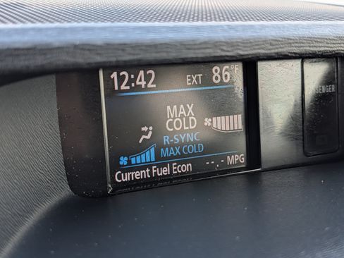Used 2014 Toyota Sienna LE FWD image 31