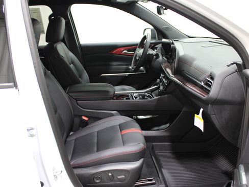 Used 2024 Chevrolet Traverse RS w/ LPO, Floor Liner Package image 26