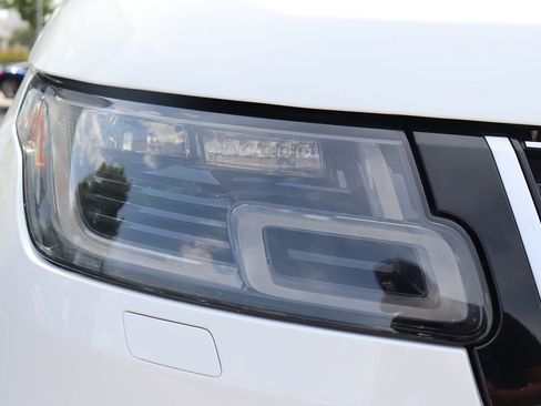 Used 2018 Land Rover Range Rover HSE image 11