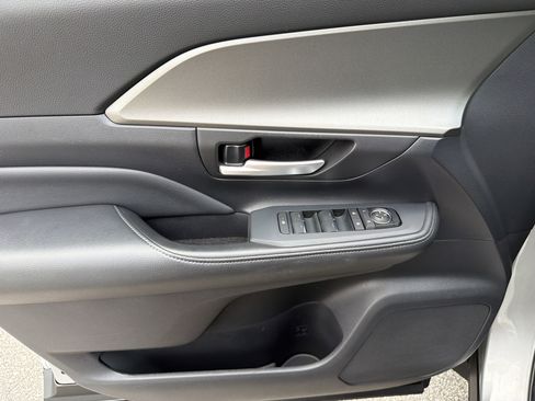 Certified 2025 Toyota Grand Highlander FWD image 11