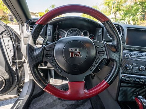 Used 2016 Nissan GT-R Black Edition AWD/4WD image 21