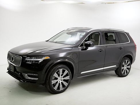Certified 2023 Volvo XC90 T8 Plus image 6