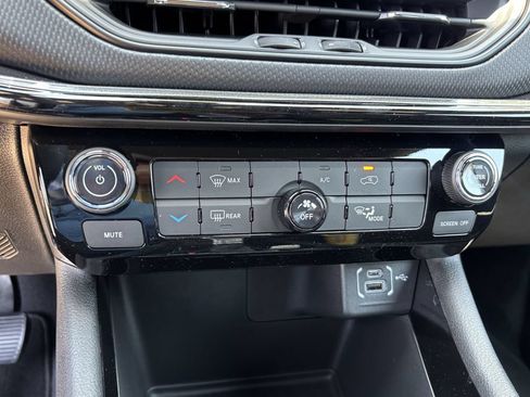 New 2026 Jeep Compass Latitude AWD/4WD image 14