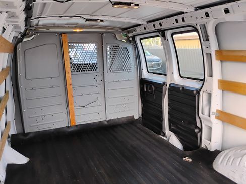 Used 2016 GMC Savana 2500 image 16