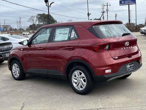 New 2025 Hyundai Venue SE image 3