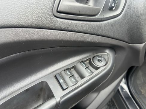 Used 2019 Ford Escape S image 4