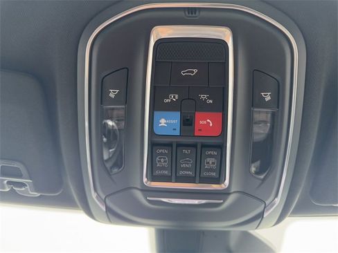 New 2025 Jeep Grand Cherokee Limited image 42