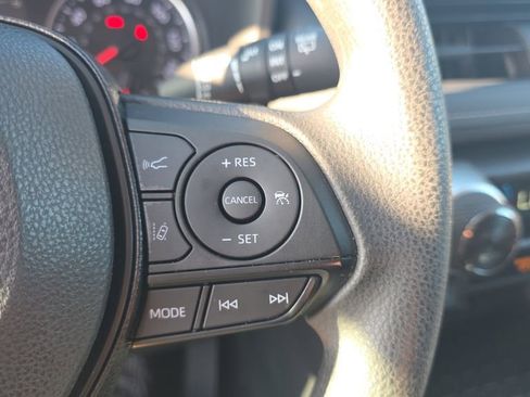 Used 2020 Toyota RAV4 XLE FWD image 21