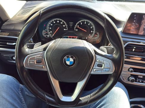 Used 2016 BMW 740i image 10