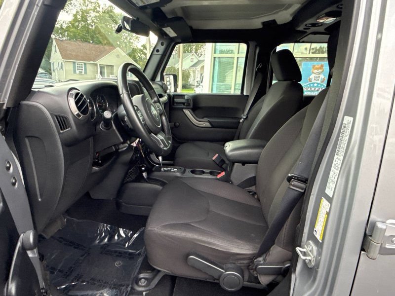 Used 2016 Jeep Wrangler Unlimited Sport w/ Connectivity Group AWD/4WD image 11