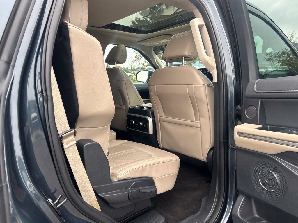 Used 2023 Ford Expedition Limited AWD/4WD image 15