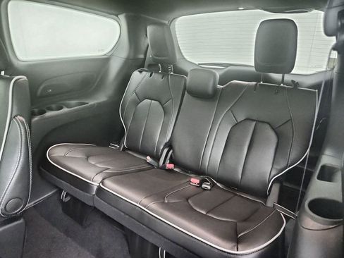 New 2026 Chrysler Pacifica Limited image 33