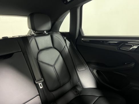 Certified 2018 Porsche Macan S AWD/4WD image 17
