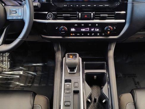 Certified 2024 Nissan Pathfinder SL image 23