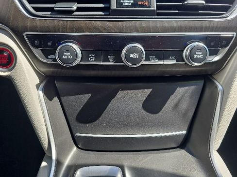 Used 2018 Honda Accord Touring image 16