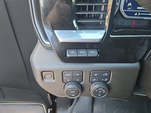 Used 2022 Chevrolet Silverado 1500 High Country w/ High Country Premium Package AWD/4WD image 21