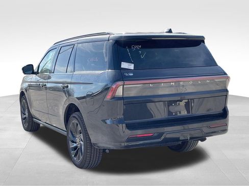 New 2026 Lincoln Navigator Reserve w/ Jet Appearance Package AWD/4WD image 3