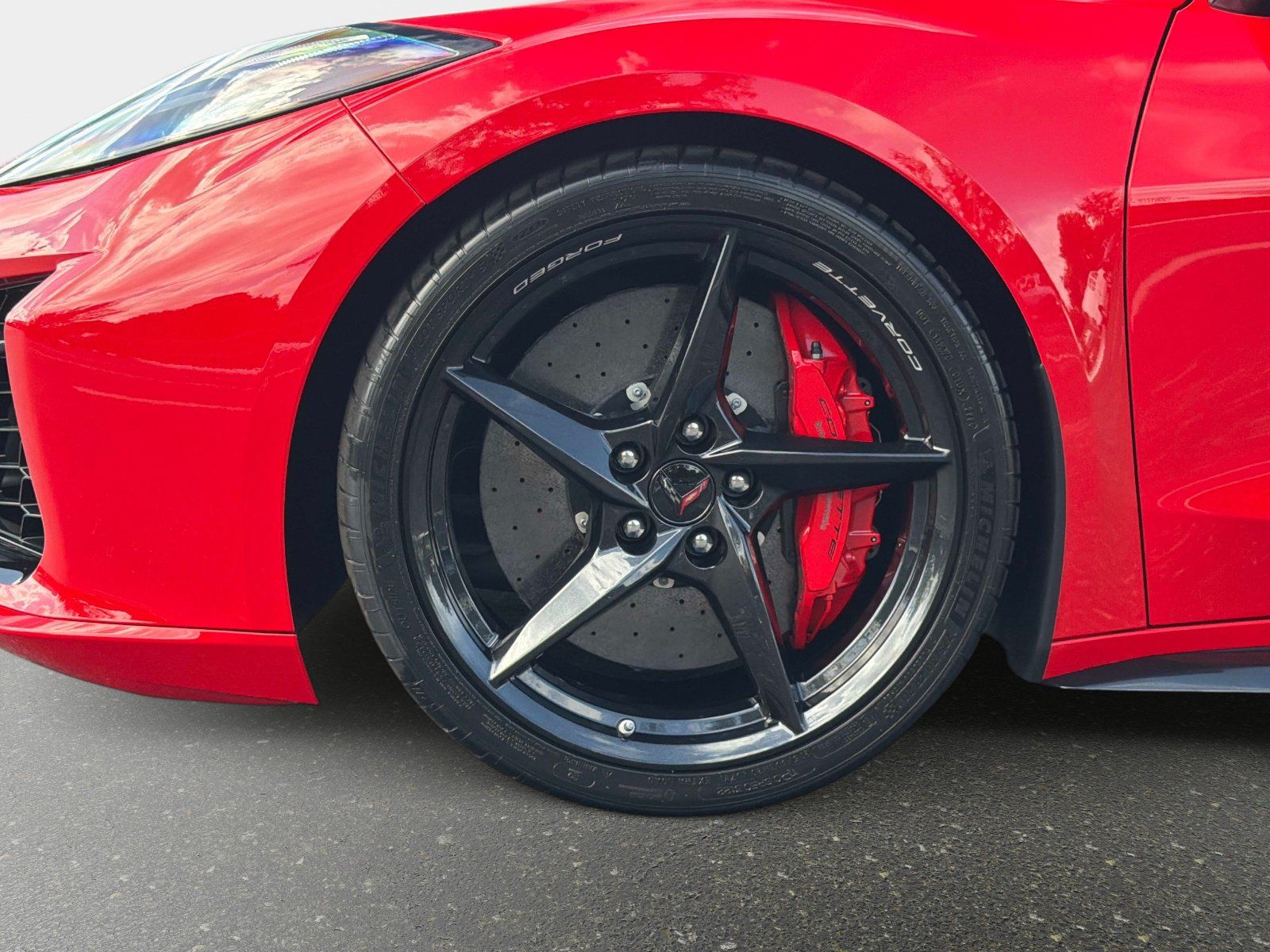 Used 2025 Chevrolet Corvette E-Ray w/ Stealth Interior Trim Package AWD/4WD image 12