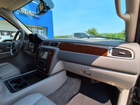 Used 2008 Chevrolet Suburban LT w/ LT Preferred Equipment Group AWD/4WD image 14