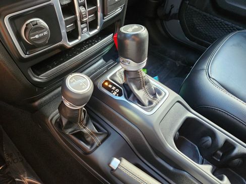 Used 2022 Jeep Wrangler Unlimited Sahara image 29