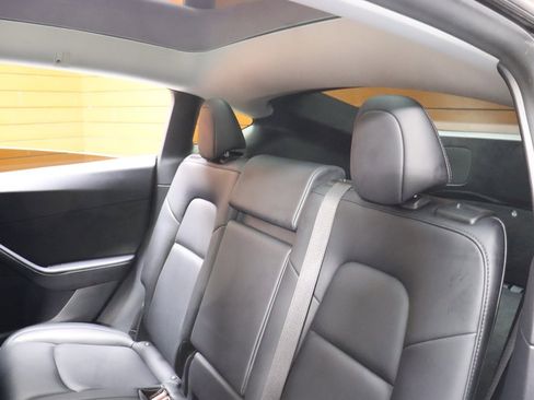 Used 2023 Tesla Model Y 2WD image 41