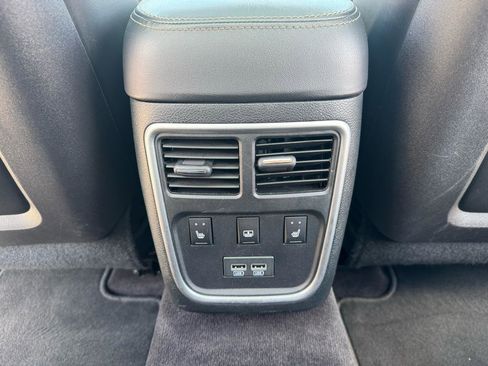 Used 2017 Chrysler 300 C w/ Safetytec Plus Group image 22