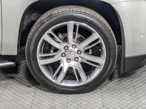 Used 2017 Cadillac Escalade ESV Luxury image 38