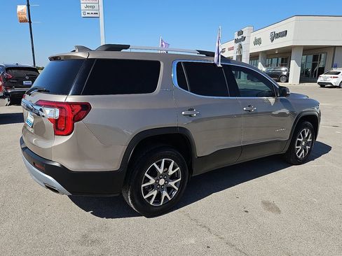 Used 2022 GMC Acadia SLE w/ Driver Convenience Package FWD image 8