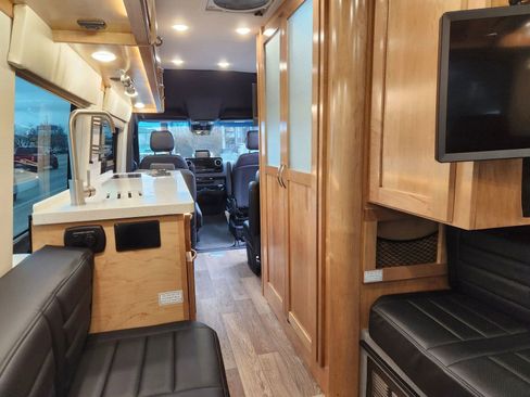 Used 2021 Mercedes-Benz Sprinter 3500 image 18