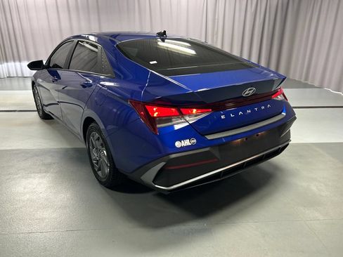 Used 2024 Hyundai Elantra SEL FWD image 5