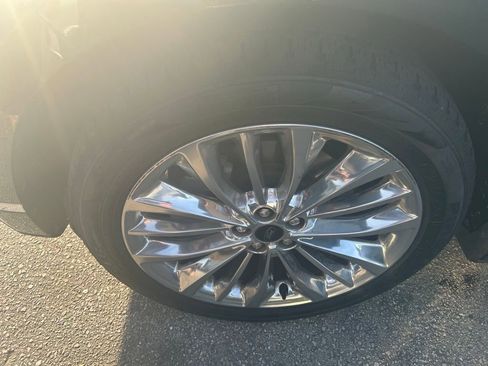 Used 2021 Ford Edge Titanium w/ Equipment Group 301A image 5