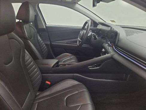 Used 2025 Hyundai Elantra Limited FWD image 21