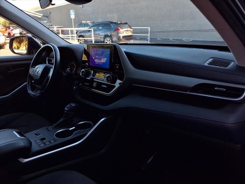 Certified 2023 Toyota Highlander LE image 23