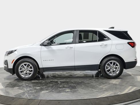 Used 2023 Chevrolet Equinox LS w/ LS Convenience Package image 2