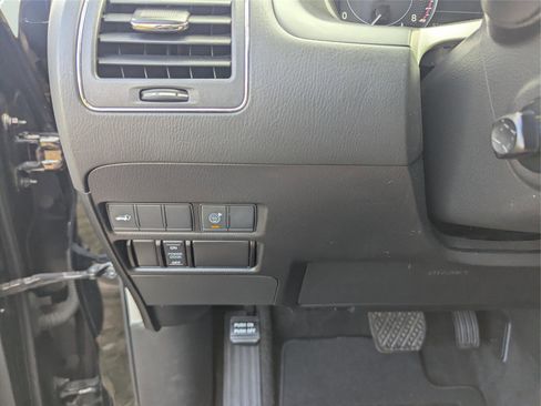 Used 2021 Nissan Armada SL w/ Captain's Chairs Package image 9