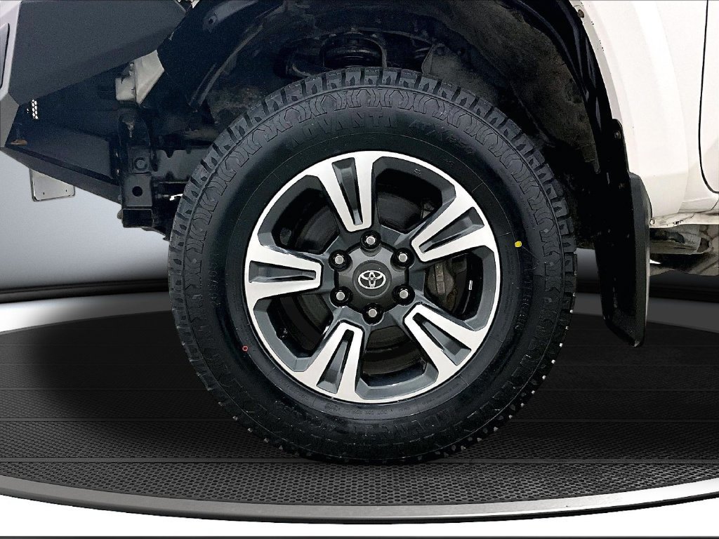 Used 2021 Toyota Tacoma TRD Sport w/ TRD Premium Sport Package AWD/4WD image 33