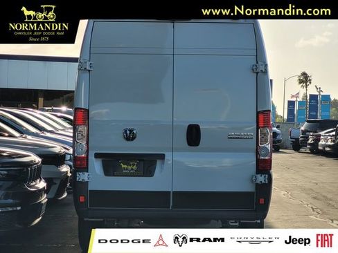Used 2025 RAM ProMaster 2500 w/ Convenience Group FWD image 5