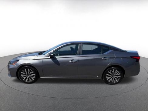 Used 2025 Nissan Altima 2.5 SV image 9