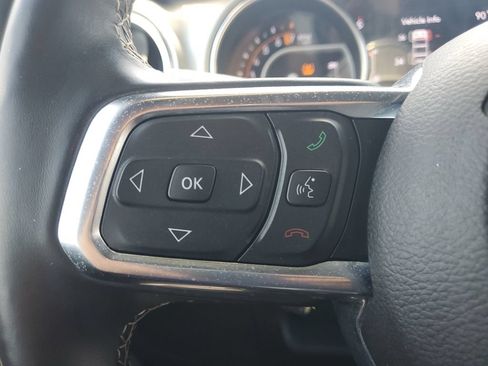 Used 2020 Jeep Wrangler Unlimited Sahara w/ Dual Top Group AWD/4WD image 27