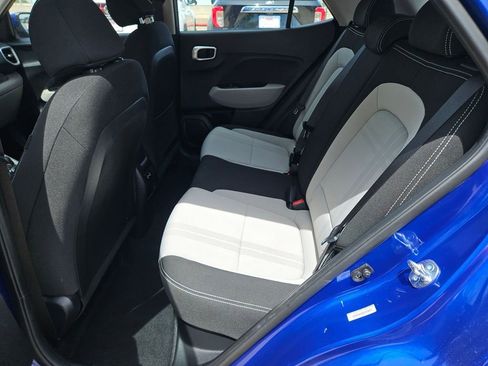 Used 2025 Hyundai Venue FWD image 27