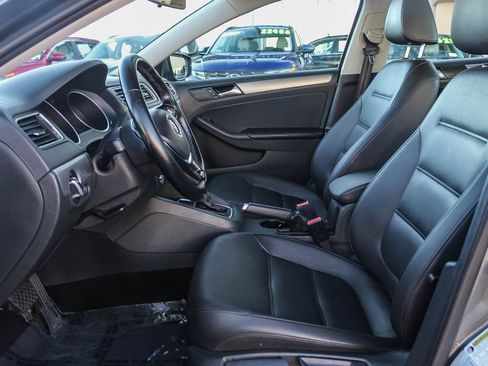 Used 2017 Volkswagen Jetta SE image 19