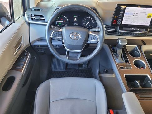 Certified 2023 Toyota Sienna XLE image 19