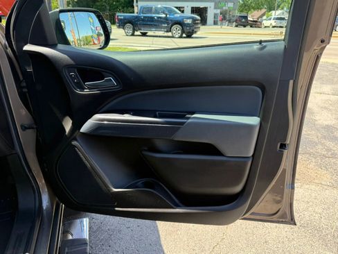 Used 2017 Chevrolet Colorado Z71 AWD/4WD image 17