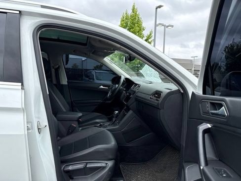 Used 2020 Volkswagen Tiguan SEL w/ 3rd Row Seat Package AWD/4WD image 9