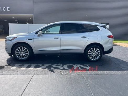 Used 2021 Buick Enclave Essence w/ Sound and Sites Package FWD image 2