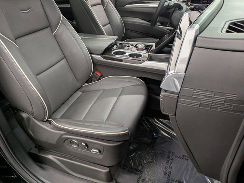 Used 2025 Cadillac Escalade Premium Luxury image 30