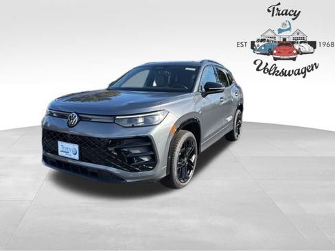 New 2026 Volkswagen Tiguan SE R-Line image 3