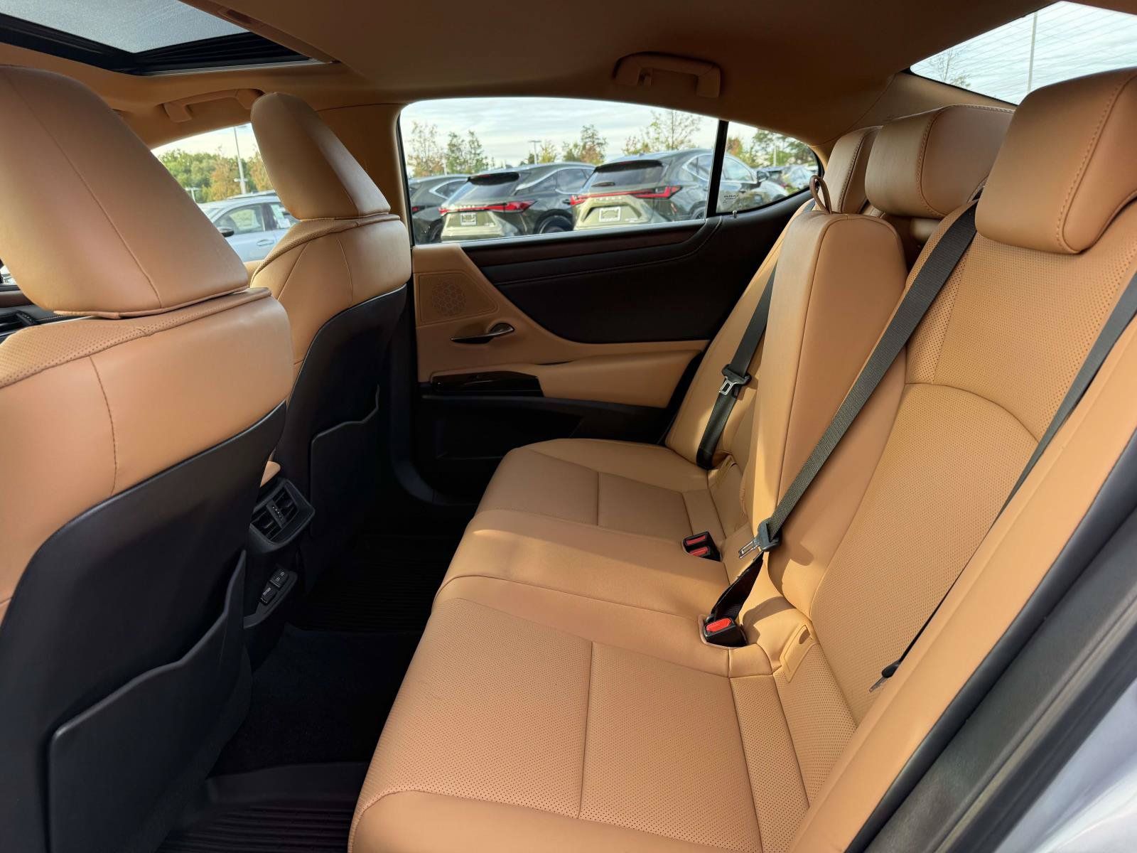 Used 2024 Lexus ES 350 w/ Premium Package FWD image 16