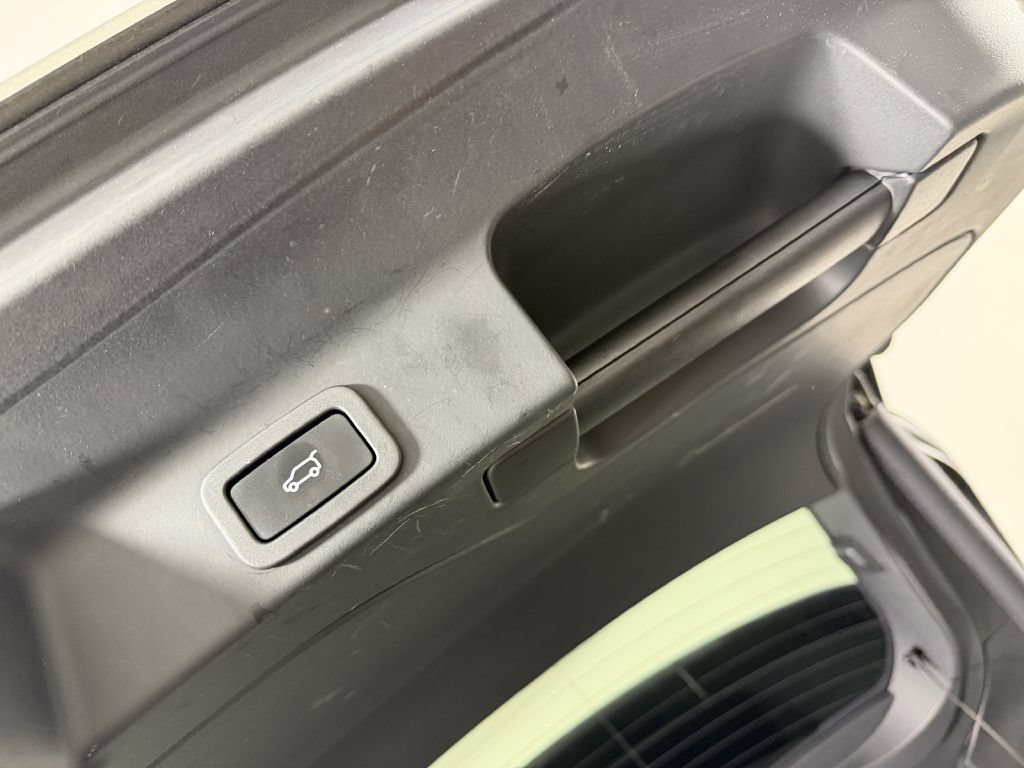 Used 2019 Jaguar F-PACE Portfolio AWD/4WD image 35