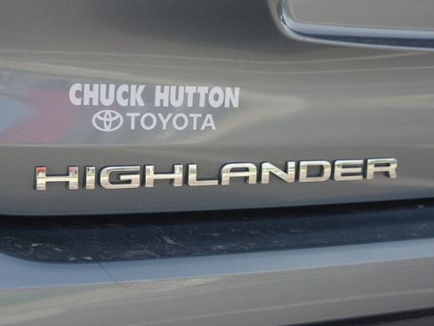Used 2022 Toyota Highlander XLE AWD/4WD image 22